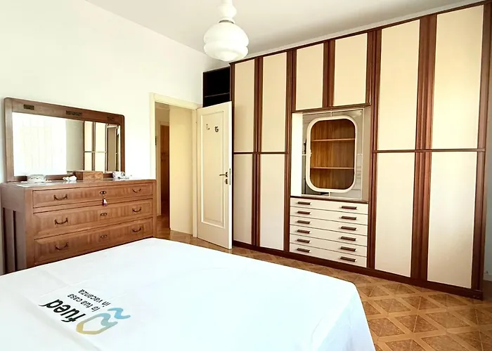 S353 - Sirolo, Ampio Quadrilocale Accessoriato Con Giardino شقة