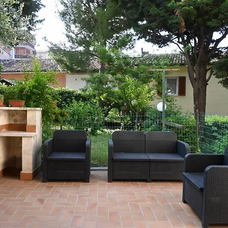 S353 - Sirolo, Ampio Quadrilocale Accessoriato Con Giardino