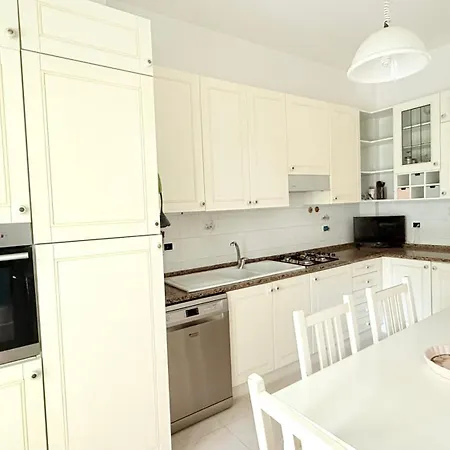 S353 - Sirolo, Ampio Quadrilocale Accessoriato Con Giardino דירה